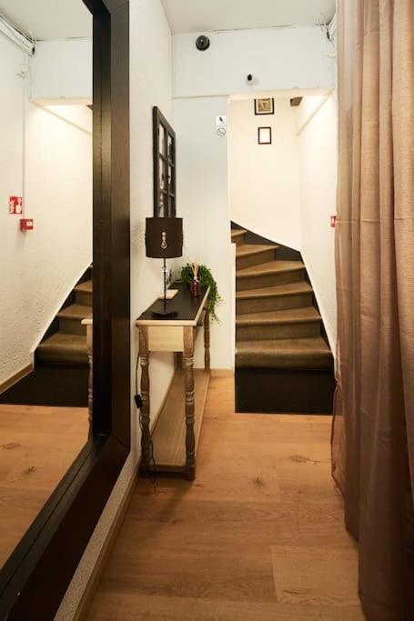 Studio-Balcon Center Of Mons Bagian luar foto